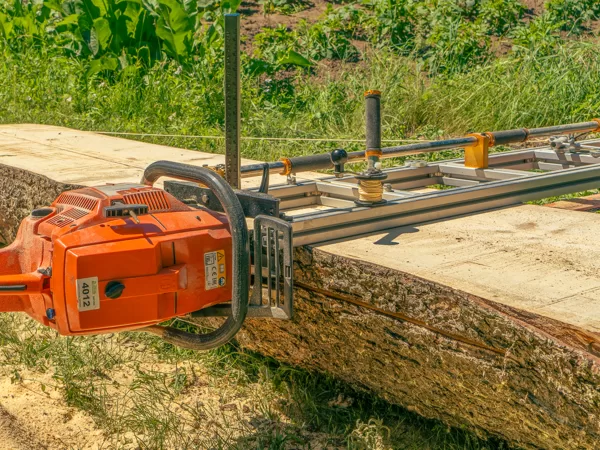 mobilais jeb motorzāģa gateris līdz 140 cm platiem dēļiem