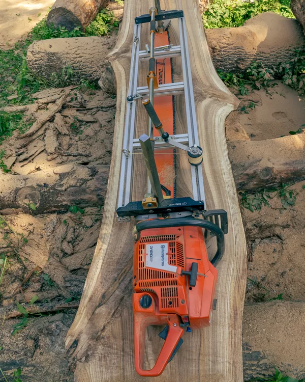 mobilais jeb motorzāģa gateris līdz 140 cm platiem dēļiem