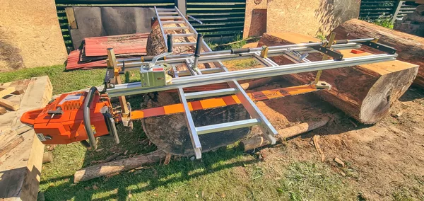 mobilais jeb motorzāģa gateris līdz 140 cm platiem dēļiem
