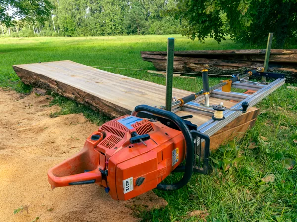 mobilais jeb motorzāģa gateris līdz 140 cm platiem dēļiem